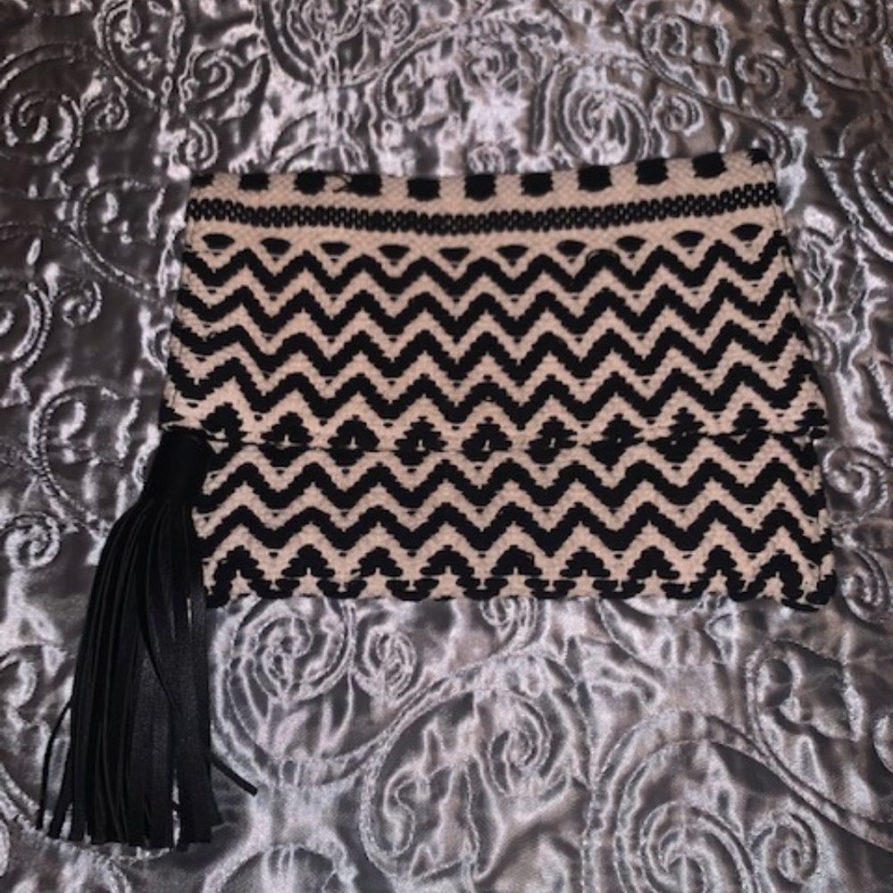 Sol Woven Zig Zag Foldover Black/White